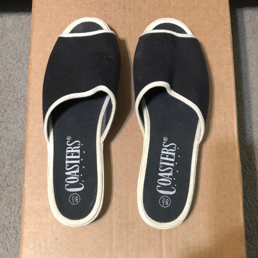 Coasters Black/White Open-Toed Flat Sandals Size 8 1/2